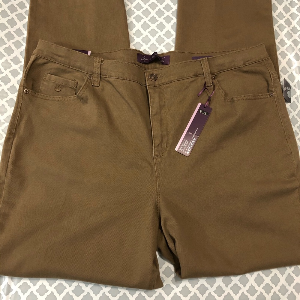 Gloria Vanderbilt Amanda women jean 22w short